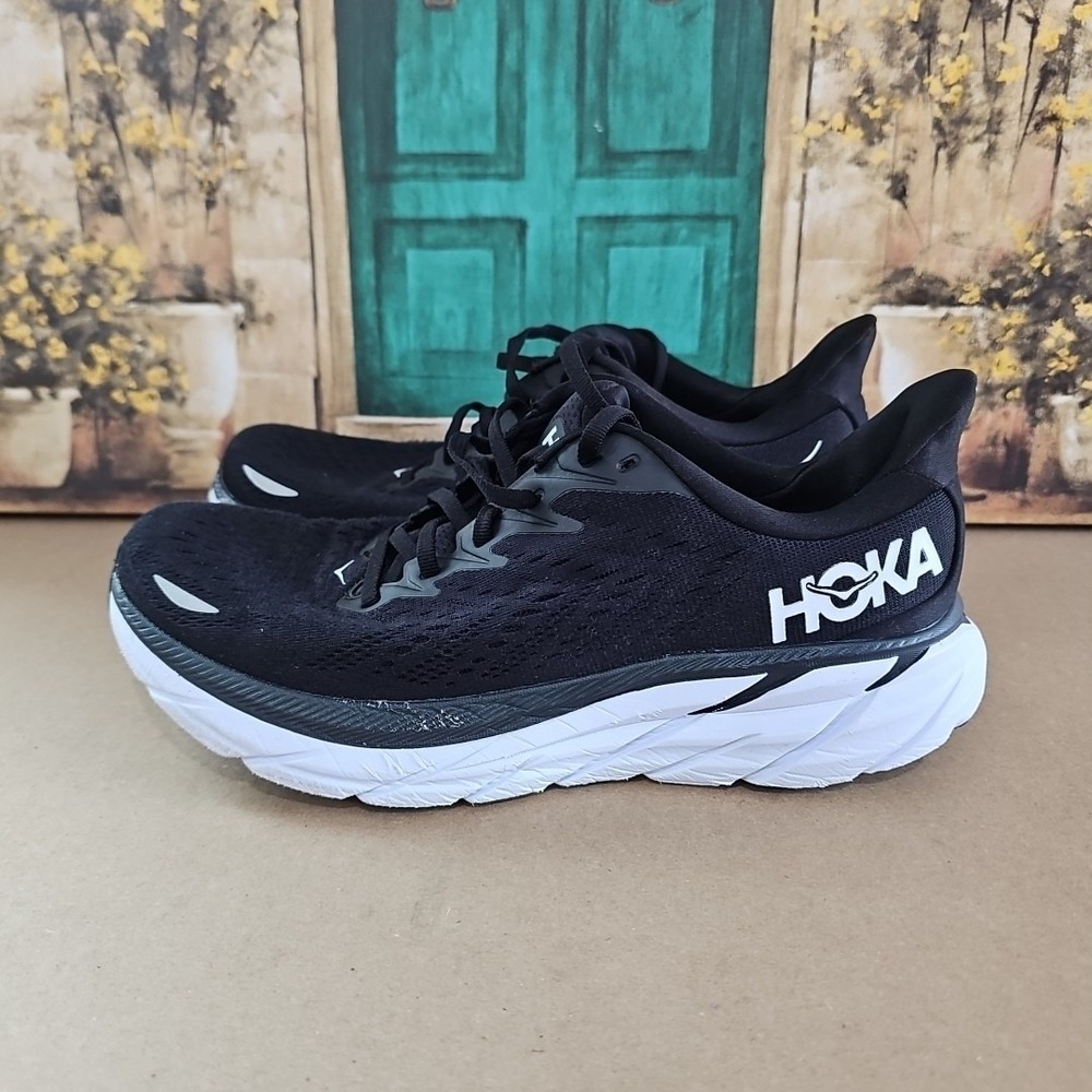 Hoka One One Clifton 8 Women's Size 9 B Black White